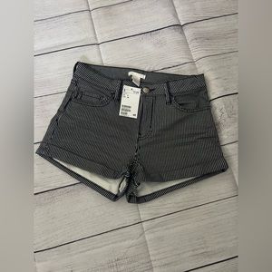 H&M Women’s Blue and White Stripe Shorts. Brand NEW with Tags! Some stretch.